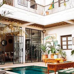 Deha & Casa de hóspedes