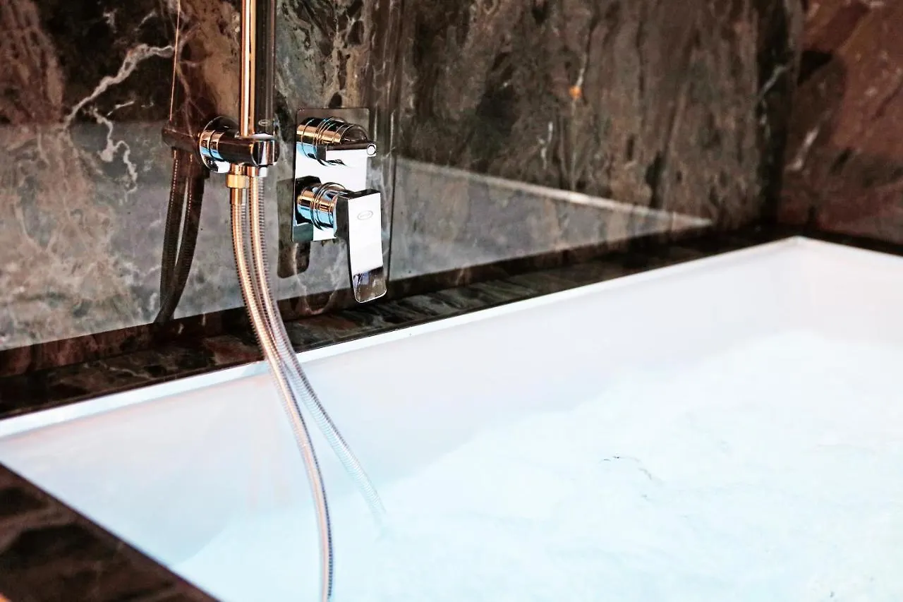 بيت ضيافة Hemi Suites ميلان