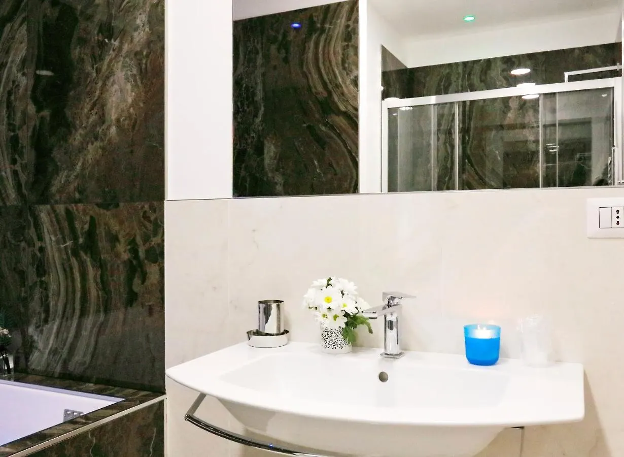 Hemi Suites ميلان 2*,  إيطاليا